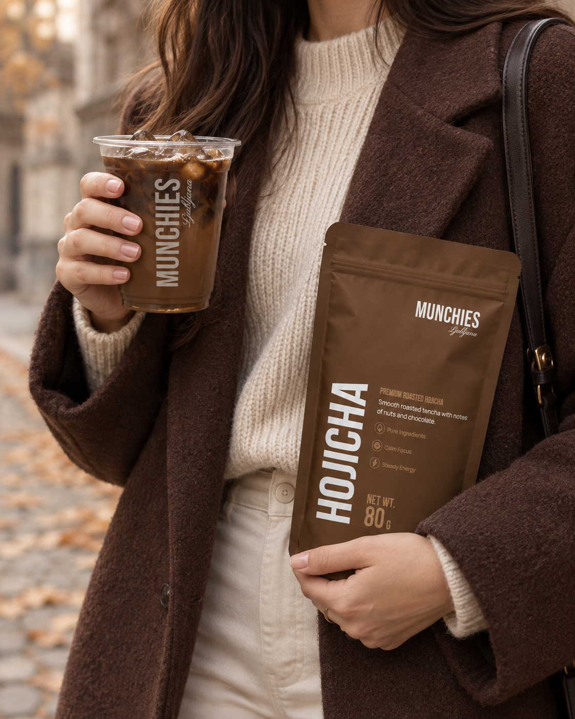 Hojicha v roki na jesenskem sprehodu