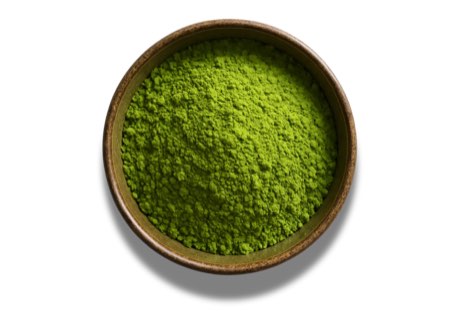 Ceremonialna matcha v skodeli, živo zelen prah