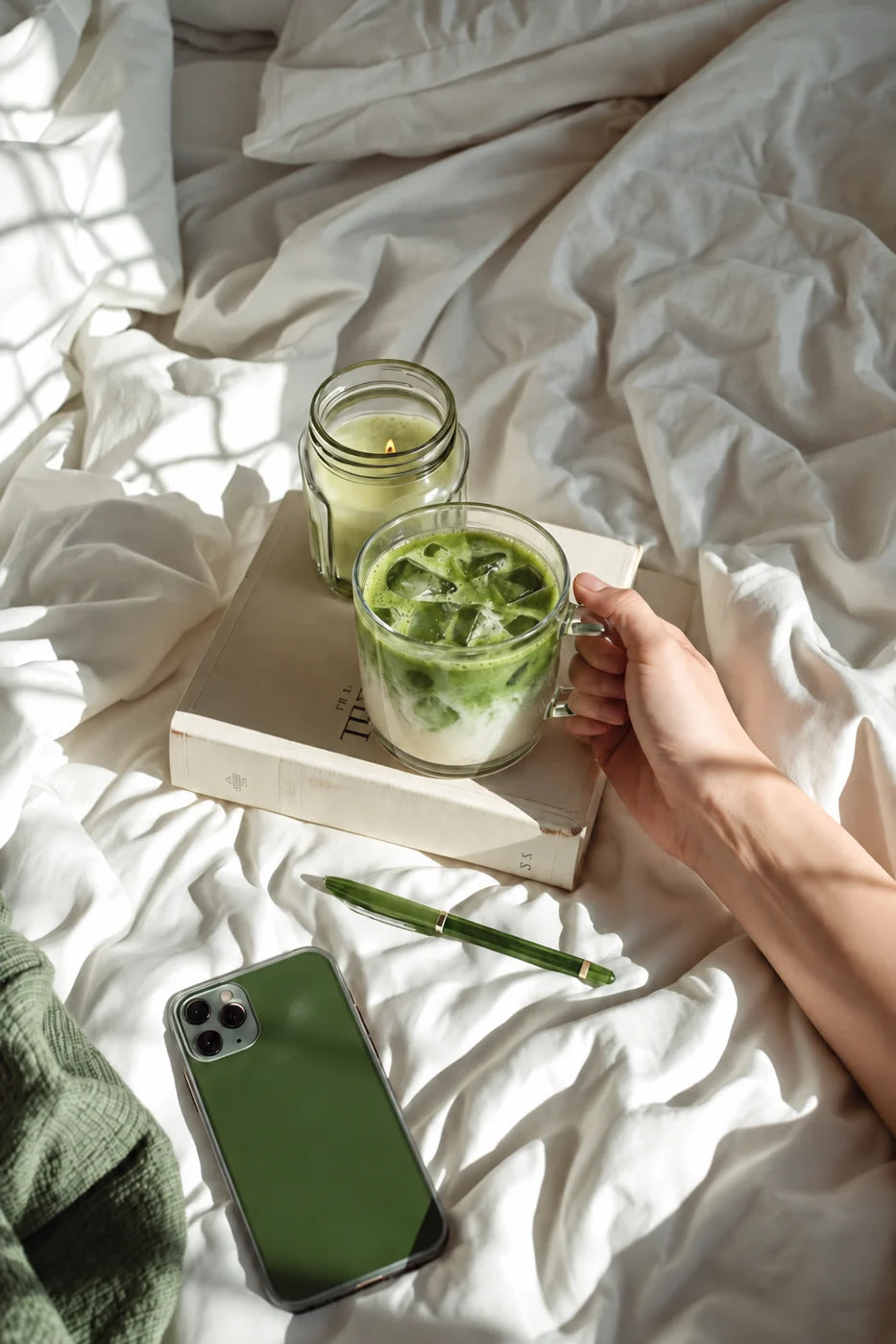 Ledena matcha na postelji