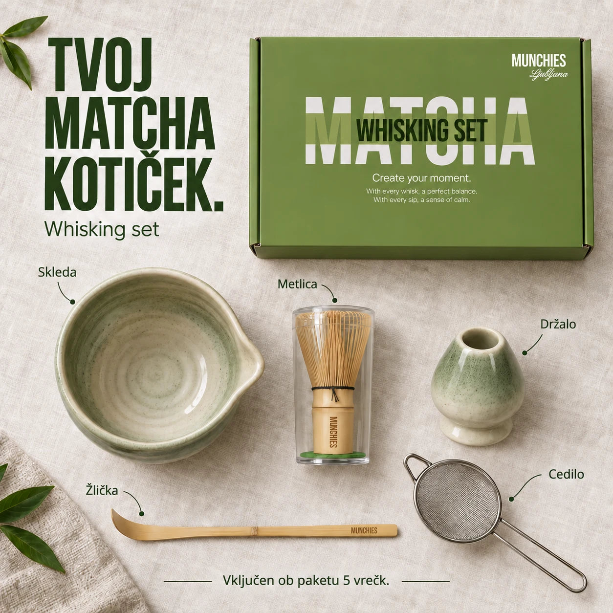 Komplet za matcho s skodelico, bambusovo metlico, stojalom za metlico, bambusovo žličko, sitom in škatlo za shranjevanje.